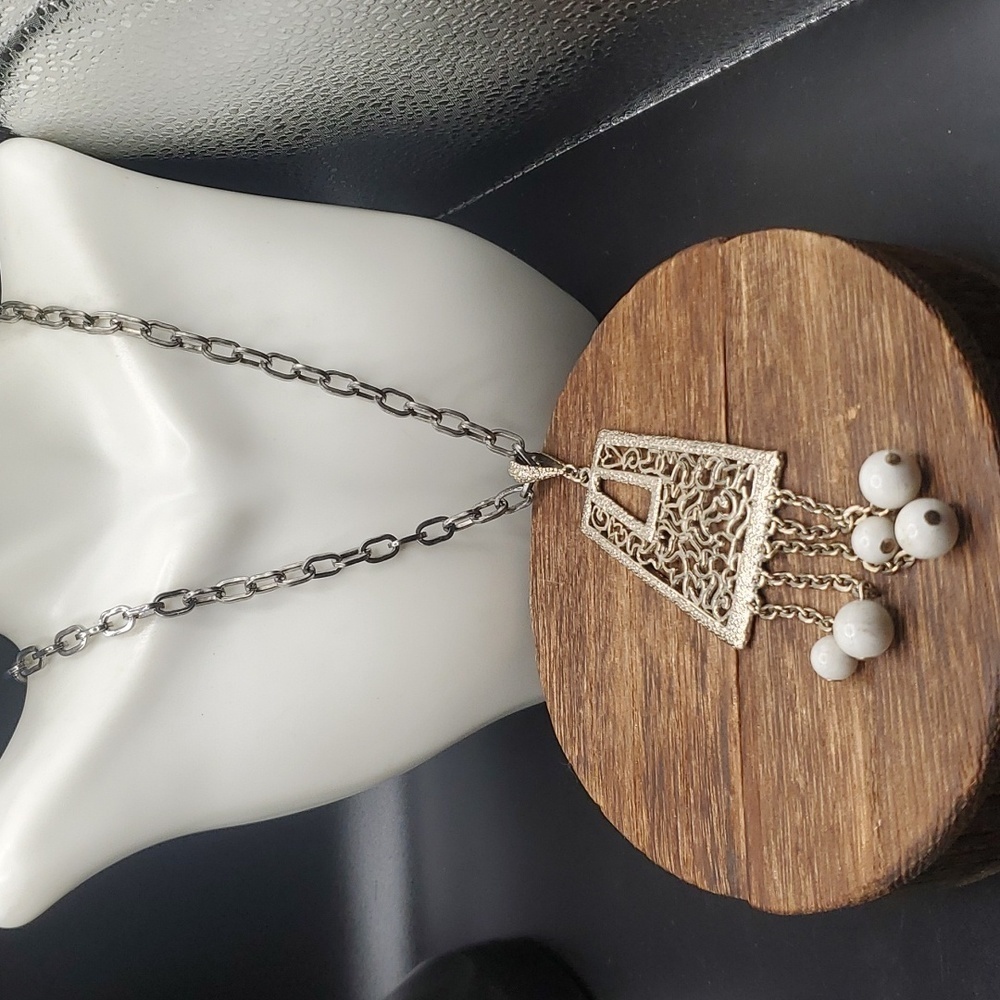 N2735 1970s goddess‎ of fortune pendant necklace